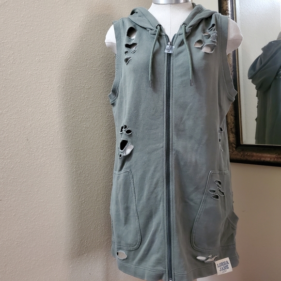 Uniquely Lorna Jane Distressed Sleeveless Vest - Picture 4 of 14
